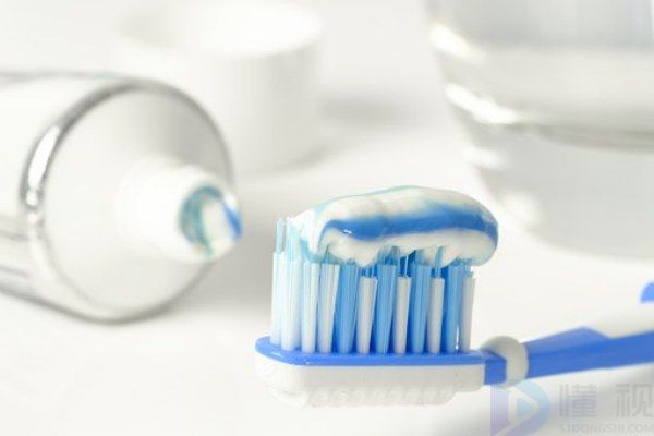 常见的牙膏成分和种类(牙膏的分类及作用)